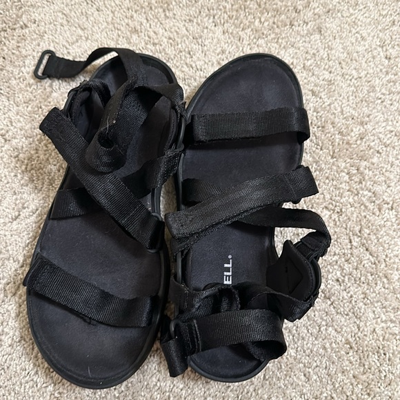 Merrell. Belize sandal. Worn once. Black. Size 9. - Picture 5 of 7
